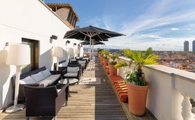 Sunset Lounge Bar à la terrasse-belvédère