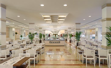 Ресторан Xaloc с открытой кухней и обслуживанием по типу «шведский стол»