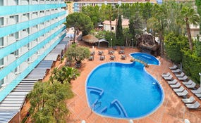 General view of the hotel and the swimming pool