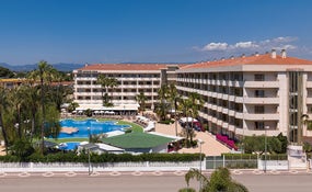 Vista generale dell‘hotel e della piscina