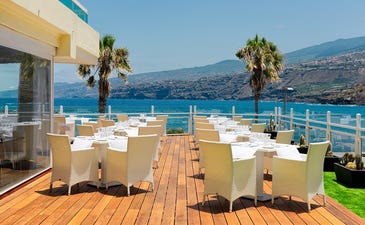 Restaurant buffet El Drago amb vistes al mar