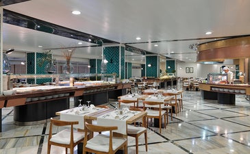 Ресторан с открытой кухней и обслуживанием по типу «шведский стол»