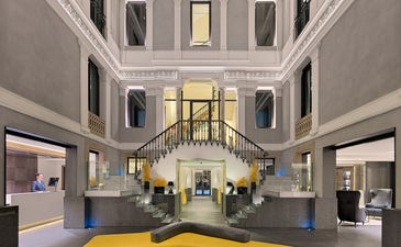 Lobby e recepção do hotel